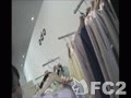 黒髪ショートな清楚系美女店員さんが狙われるハマン氏の胸ちら盗撮映像-2